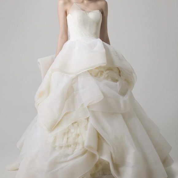 Vera Wang ‘Katherine’ Dress! - Picture 2 of 7